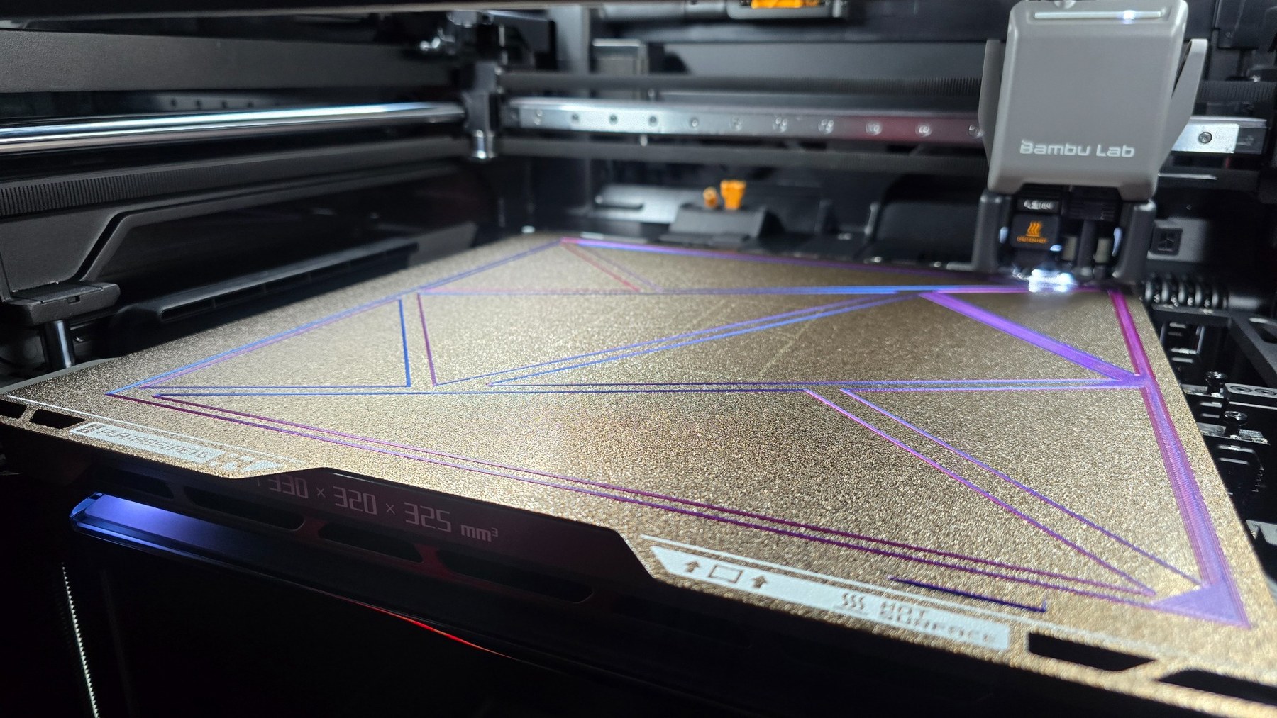 3D printer laying multicolor material on the print bed